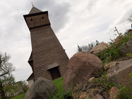 Zabytkowy kościół św. Jerzego w Ostropie