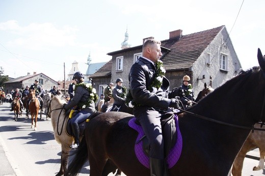 Wielkanocna procesja konna w Ostropie