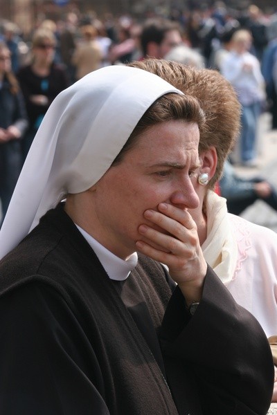 2 IV 2005. Rzym, Watykan, Plac św. Piotra, wcześniej