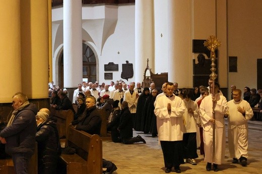 Wielki Piątek w katedrze Chrystusa Króla