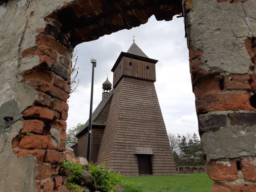 Zabytkowy kościół św. Jerzego w Ostropie