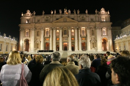 2 IV 2005. Rzym, Watykan, Plac św. Piotra