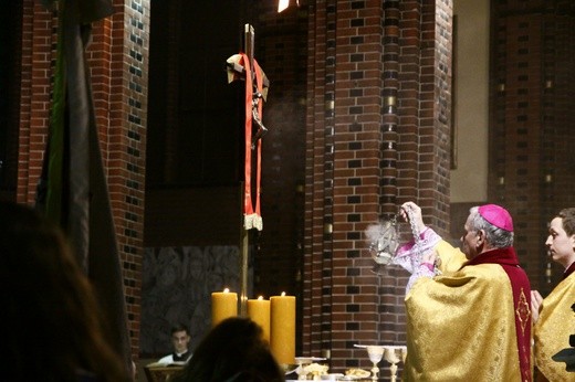 Liturgia Wigilii Paschalnej w gliwickiej katedrze