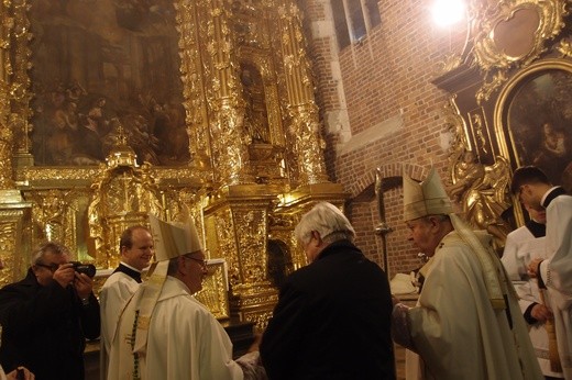 Poświęcenie ołtarza w kościele Bożego Ciała