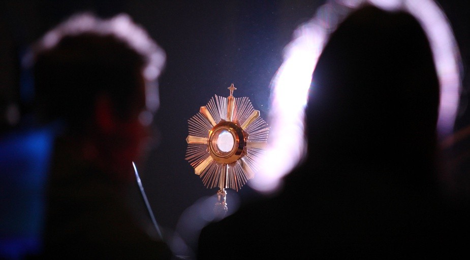 Adoracja Eucharystyczna zwiększa liczbę powołań w USA