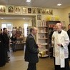 Bp Piotr Libera dokonując poświęcenia księgarni modlił się, aby to miejsce "owocnie służyło Kościołowi"