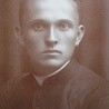 Ks. Stefan Zielonka, urodzony w 1908 r. w Płocku, zginął w 1945 r. w Dachau.