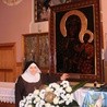 S. Pia, kapucynka przy obrazie Matki Bożej w zakonnym chórze