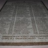 Tablica w płockiej katedrze, upamiętniająca biskupów i księży, którzy zginęli w czasie II wojny światowej. To długa lista 116 nazwisk. Najwięcej z nich zginęło w Działdowie i w Dachau
