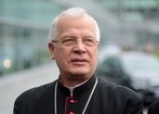 Abp Michalik: Klucza do mieszkania nie oddajemy byle komu