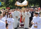 Procesje eucharystyczne w relacjach reporterów „Gościa”