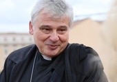 Kard. Krajewski: z Franciszkiem jest się w środku Ewangelii