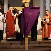 Wielki Piątek. Liturgia w Archikatedrze Chrystusa Króla w Katowicach