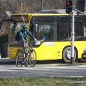 Region. Ograniczenia komunikacji miejskiej na 9 liniach autobusowych