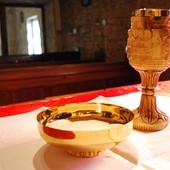 Archidiecezja łódzka: w czwartki Komunia Święta ma być udzielana pod dwiema postaciami