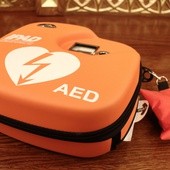 AED w katedrze 