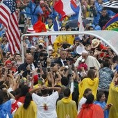 Papież do młodzieży: Doświadczenie Kościoła to nie flash mob