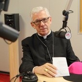 Abp Wiktor Skworc: Kościoły powinny pozostać otwarte