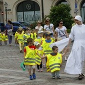 Zabieranie dzieci na spacer okazuje się zajęciem wysokiego ryzyka