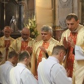 Bp Libera do neoprezbiterów: Kapłaństwo nie stawia nas ponad innymi, ale jest dla innych