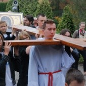 Droga Krzyżowa z symbolami ŚDM przeszła ulicami Gostynina