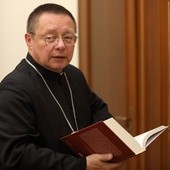 Kard. Ryś: Dokument synodalny nie zmienia zasad przystępowania do Komunii św. wiernych innych wyznań