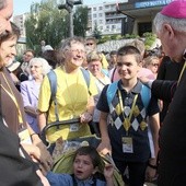 Bp Kamiński: Z całego serca zachęcam do udziału w pieszych pielgrzymkach