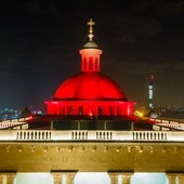 Setki kościołów zostaną podświetlone na czerwono - by zwrócić uwagę na prześladowania chrześcijan