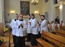 Sześciu kleryków III roku płockiego seminarium przyjęło strój duchowny