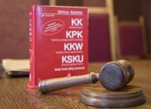 Toruń: Akt oskarżenia wobec księdza za wykorzystywanie seksualne małoletniego