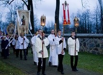 Procesja rezurekcyjna w parafii św. Wojciecha w Przasnyszu