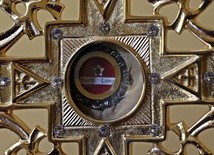 Relikwie nawróconego satanisty podarowane parafii na Tarchominie