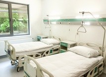 W regionach po kilkaset wolnych łóżek dla pacjentów z COVID