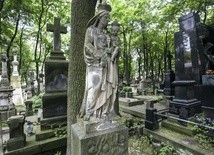 Diecezja nie zamyka cmentarzy