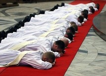 Episkopat Belgii proponuje wyświęcanie żonatych mężczyzn