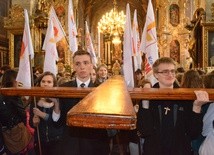 Już miliony młodych ludzi niosły krzyż i ikonę - znaki Światowych Dni Młodzieży. Teraz kolej na młodzież naszej diecezji (na zdjęciu zakończenie peregrynacji symboli ŚDM w diecezji sandomierskiej w maju br.)