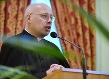 Sekretarz Komisji Wychowania KEP: Kłamstwo o podwyżkach dla katechetów