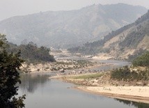 Rzeka - dawna granica między dwoma walczącymi ze sobą częściami Wietnamu