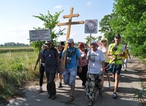 Tegoroczna pielgrzymka wędrowała pod hasłem: ”Kochająca matka zawsze trzeźwa. Rodzina szkołą trzeźwości”