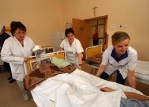 Abp Wiktor Skworc do pielęgniarek i położnych: Waszą misją jest służba życiu