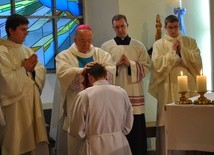 Bp Roman Marcinkowski udzielił święceń diakonatu Patrykowi Zawadzkiemu z parafii Szczutowo