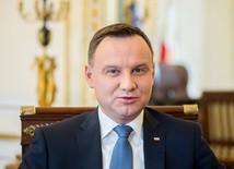 Polacy coraz lepiej oceniają prezydenta Dudę