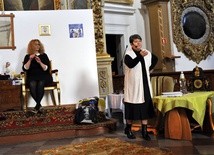Spektakl "Dzwony" był refleksyjnym przygotowaniem do Mszy św. w pułtuskiej bazylice w 2. niedzielę Adwentu