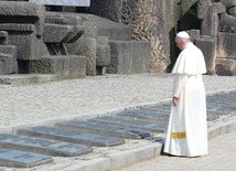 Papież: Trzeba rozwijać w nowych pokoleniach świadomość grozy Zagłady
