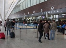 Wzmożone kontrole na polskich lotniskach po informacji o bombie