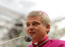 Kardynał Krajewski odwiedził obozowiska imigrantów w Apulii