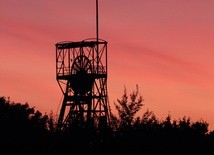 Ratownicy szukają górnika zasypanego w kopalni Knurów-Szczygłowice