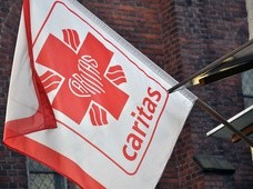 Caritas Polska 100 tys. euro od papieża przeznaczy na pomoc migrantom na granicy