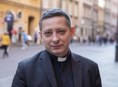 Naruszenie przestrzeni sakralnej w parafii w Secyminie. Jest oświadczenie rzecznika archidiecezji warszawskiej