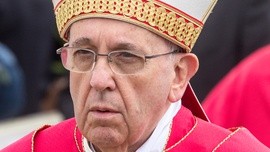 Nieoficjalnie: Franciszek miał zawał; Watykan: To infekcja dróg oddechowych